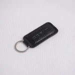 جاکلیدی چرمی مشکی رنگ ساده و رسمی با حلقه فلزی بادوام