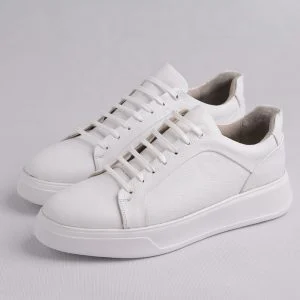 کفش ونس سفید با بند و طراحی ساده و مینیمال