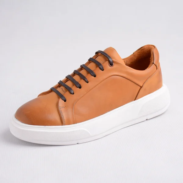 کفش-چرم-مردانه-ونس-عسلی-06 نمای جانبی کفش چرم عسلی مردانه با بند تیره