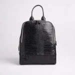 نمای روبرو از کوله پشتی چرم زنانه مدل داریا با طرح کروکو و زیپ فلزی
