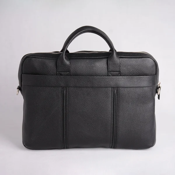 کیف-اداری-دو-دسته-هاوری06 نمای بالا از کیف اداری مشکی با طراحی منظم و فضای لپتاپ