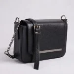 زاویه سه‌رخ کیف زنانه مشکی کوچک با چرم فلوتر طبیعی