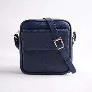 کیف دوشی چرم سورمه‌ای با طراحی مربعی و بند بلند