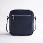 کیف دوشی چرم سورمه‌ای با طراحی مربعی و بند بلند