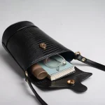 فضای داخلی کیف چرم زنانه استوانه ای