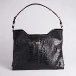 نمای روبرو از کیف زنانه چرم طرح کروکودیل مدل لونا با یراق طلایی