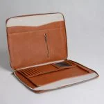 کیف چرم مردانه فولدر 892 مشکی با طراحی شیک و حرفه‌ای، انتخابی مناسب برای جلسات کاری