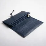 داخل کیف پول چرم سورمه ای