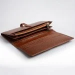 داخل کیف پول چرم قهوه ای ای