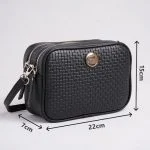 کیف چرم زنانه حصیری با بسته شدن زیپ و مگنت برای امنیت بیشتر لوازم شما