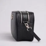 کیف چرم زنانه دوشی حصیری مدل 123 با طراحی فلوتر کروکو و بند دوشی بلند
