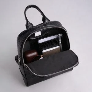 داخل کیف کوله چرم دراتی مدل داریا