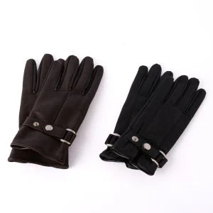 دستکش مشکی چرمی زنانه کنار پالتوی طوسی