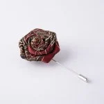 روزت (گل سینه) هماهنگ با کراوات لوکس مردانه با طرح سلطنتی