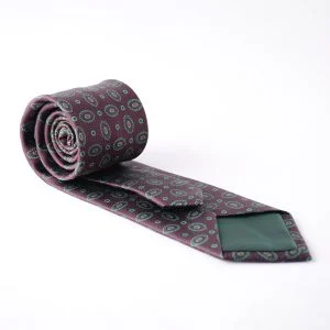 کراوات رسمی زرشکی تیره مناسب استایل‌های کلاسیک مردانه