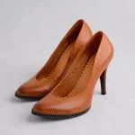 جفت کفش مجلسی چرم زنانه به رنگ قهوه‌ای