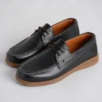 کفش کالج چرم زنانه مشکی با زیره سفید یک‌تکه