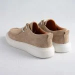 نمای پشت کفش زنانه با زیره سفید یک‌تکه