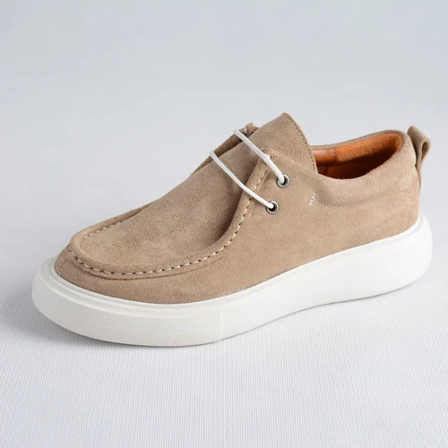 کفش-کالج-چرم-زنانه-6093-04 تصویر کناری کفش چرم زنانه با طراحی تزیینی بنددار