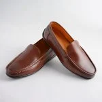 تصویر از زاویه کناری کفش کالج چرمی مردانه بدون بند