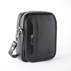 زاویه جانبی کیف مشکی با بند دوشی و زیپ کناری