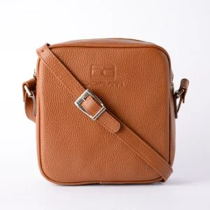 کیف چرم مشکی مردانه با طراحی مینیمال و بند دوشی