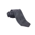 نمای نزدیک کراوات طرح شطرنجی با رنگ مشکی