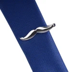 نمای روی کراوات از گیره ی مدل سبیل نقره ای