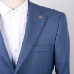 نمای نزدیک کت سورمه ای ساده