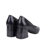 نمای پشت کفش چرم زنانه نیم پاشنه ۲۰۴۰