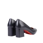 نمای پشت کفش چرم زنانه کد ۵۴