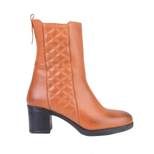 نمای بغل بوت چرم قهوه‌ای عسلی زنانه