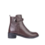 نمای بغل بوت چرم زنانه قهوه ای تیره همراه زیپ و سگک