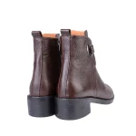 نمای پشت بوت چرم زنانه قهوه ای تیره