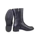 نمای بغل و زیره بوت چرم زنانه مشکی با بند ضربدری