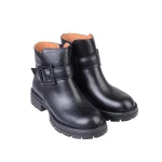 نمای رو به رو بوت چرم زنانه بغل سگک مشکی