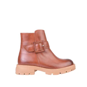 نمای بغل بوت چرم زنانه قهوه ای عسلی سگک دار