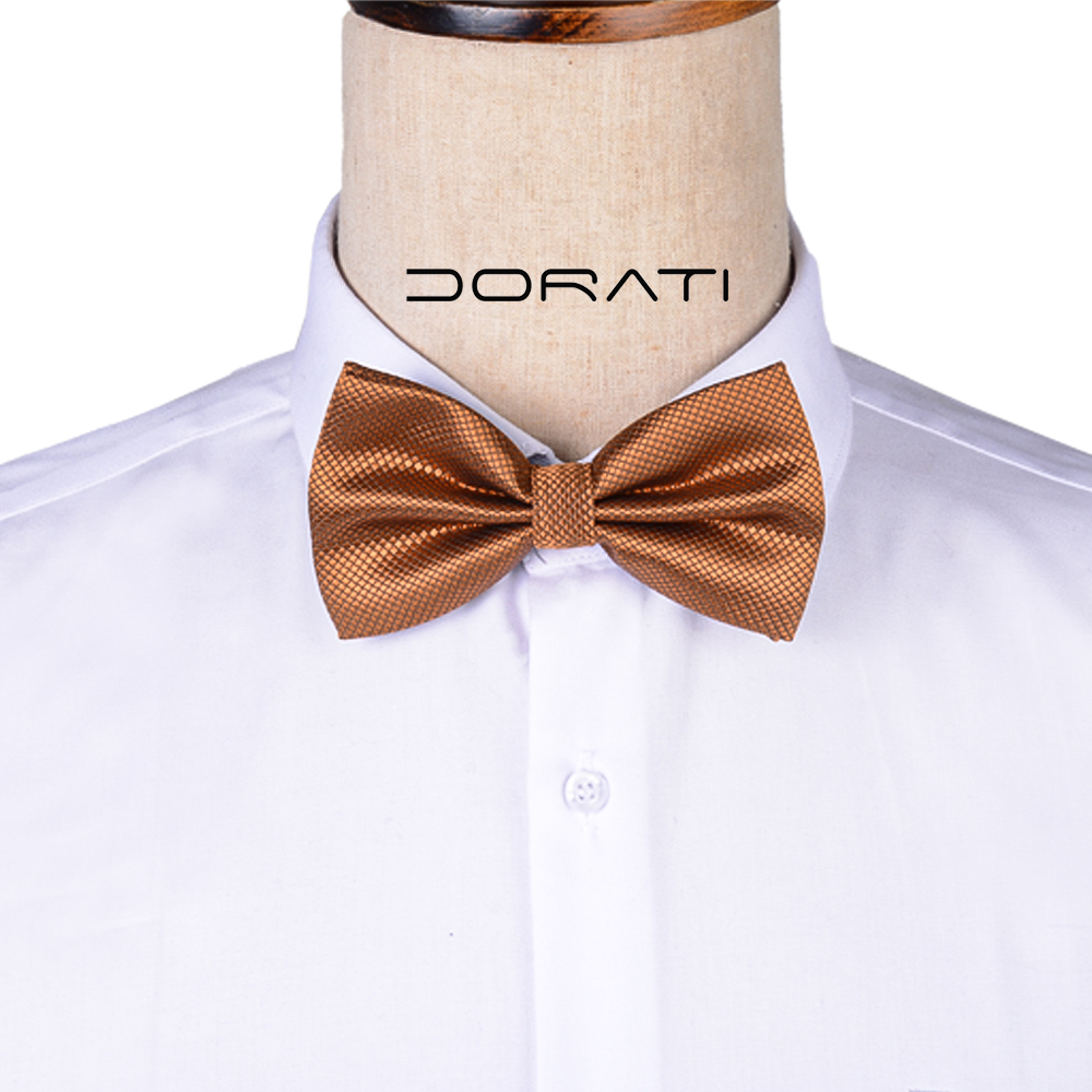 نمای رو به رو تن‌پوش پاپیون مردانه رنگ عسلی