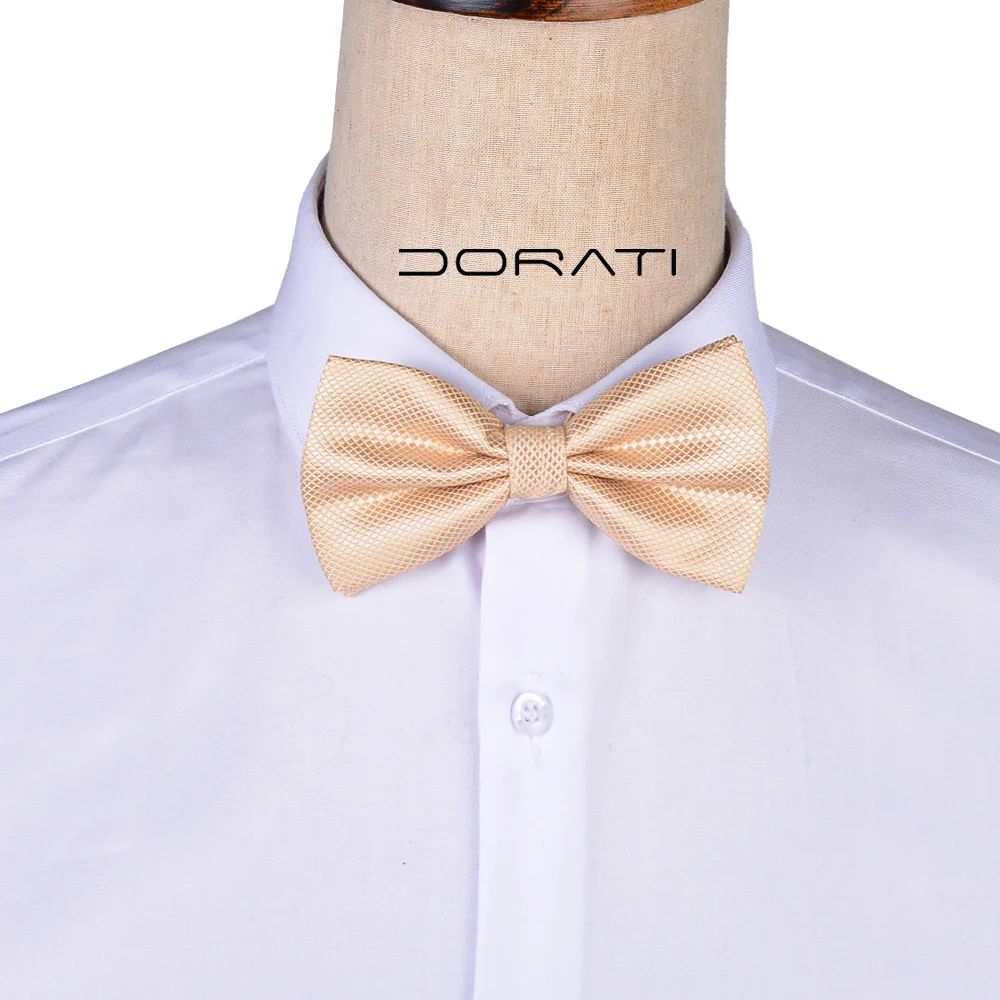 نمای رو به رو تن‌پوش پاپیون مردانه کرم