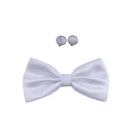 نمای رو به رو پاپیون و دکمه سرآستین سفید