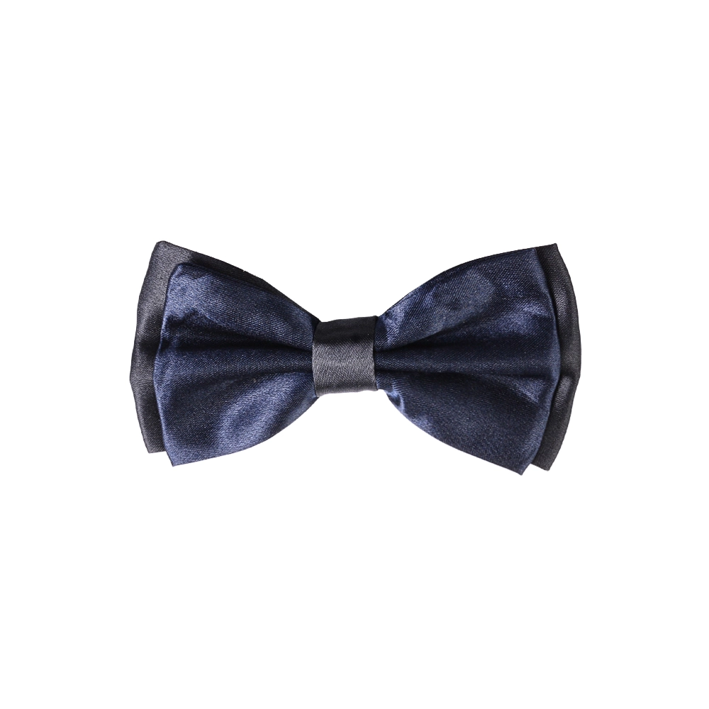 نمای رو به رو پاپیون مشکی سورمه‌ای