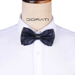 نمای رو به رو تن‌پوش پاپیون مشکی سورمه‌ای