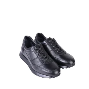 نمای رو به رو کفش چرم مردانه تمام مشکی