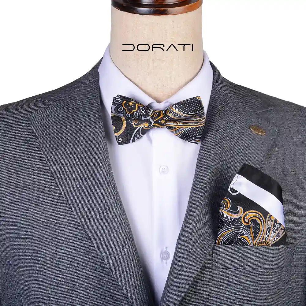 نمای رو به رو ست پاپیون و پوشت طرح ترمه مشکی طلایی