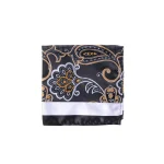 نمای رو به رو پوشت طرح بته جقه مشکی طلایی