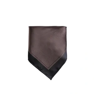 نمای رو به رو پوشت جیبی قهوه ای تیره