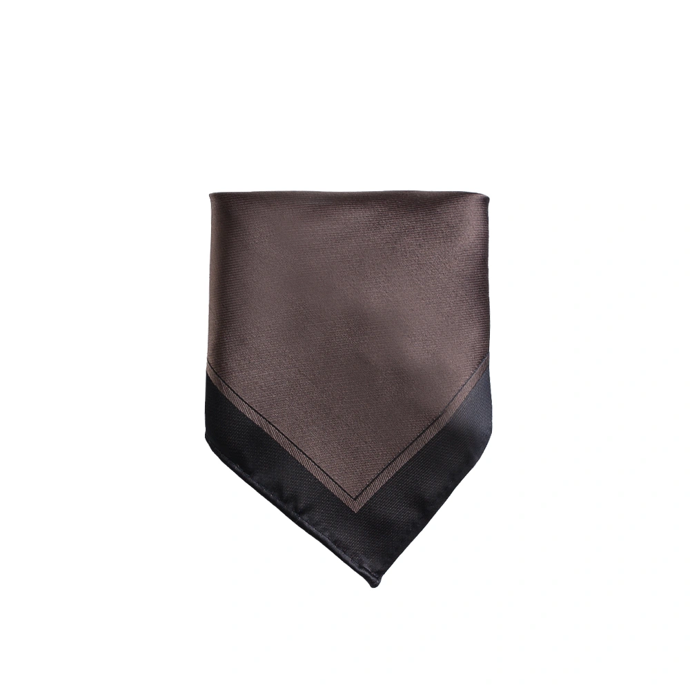 نمای رو به رو پوشت جیبی قهوه ای تیره