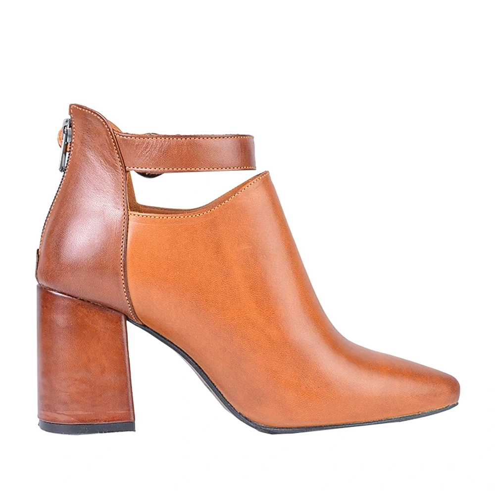 leather-boot-724-1 نمای بغل کفش چرم قهوهای عسلی زنانه ۷۲۴