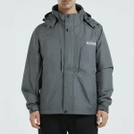 نمای رو به رو تن‌پوش کاپشن سبز سدری کلمبیا