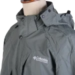 نمای نزدیک و بغل یقه کاپشن سبز سدری کلمبیا